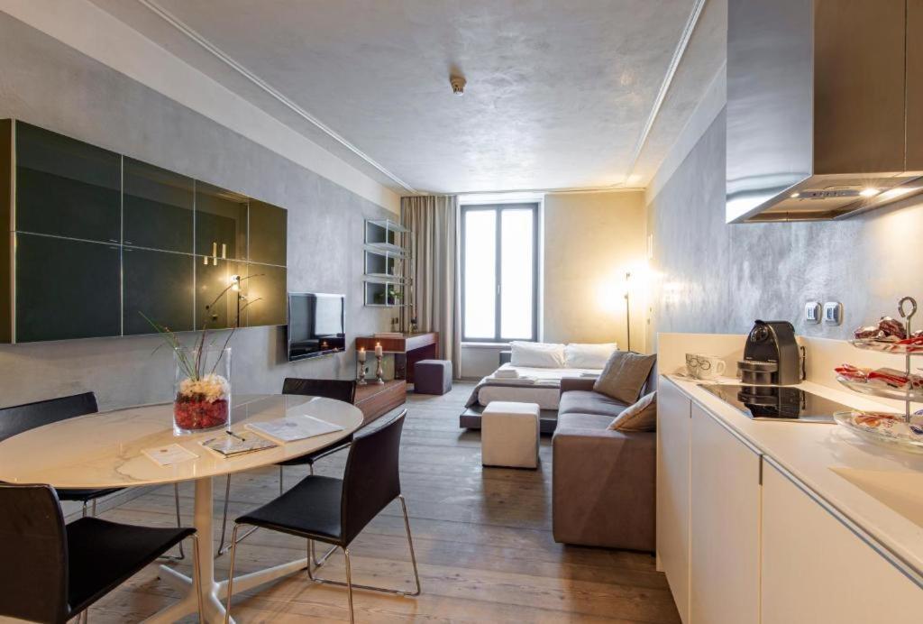 Milan Royal Suites - Centro Duomo Luaran gambar