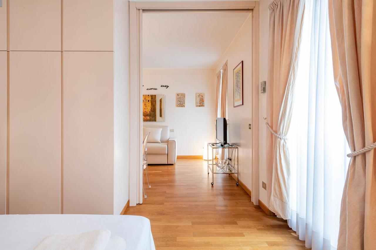 Milan Royal Suites - Centro Duomo Luaran gambar