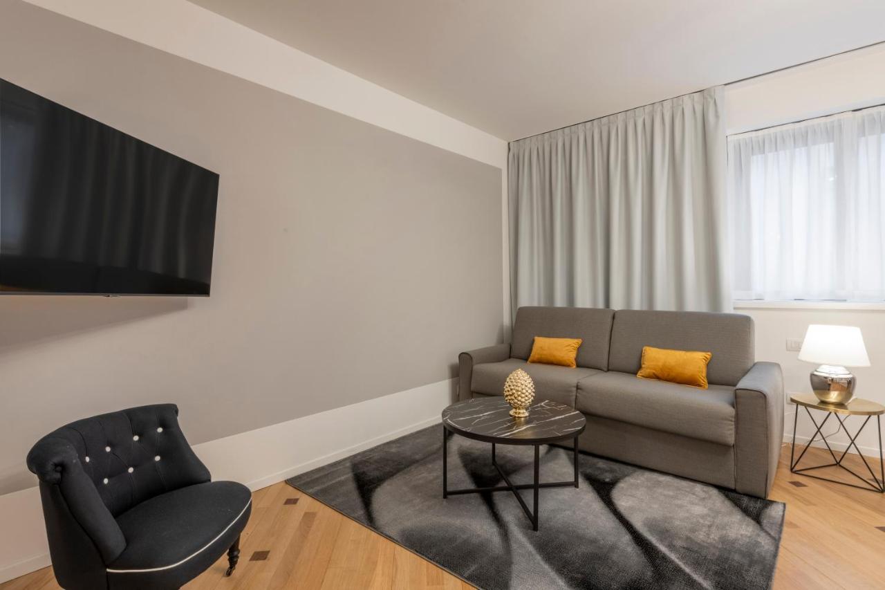 Milan Royal Suites - Centro Duomo Luaran gambar