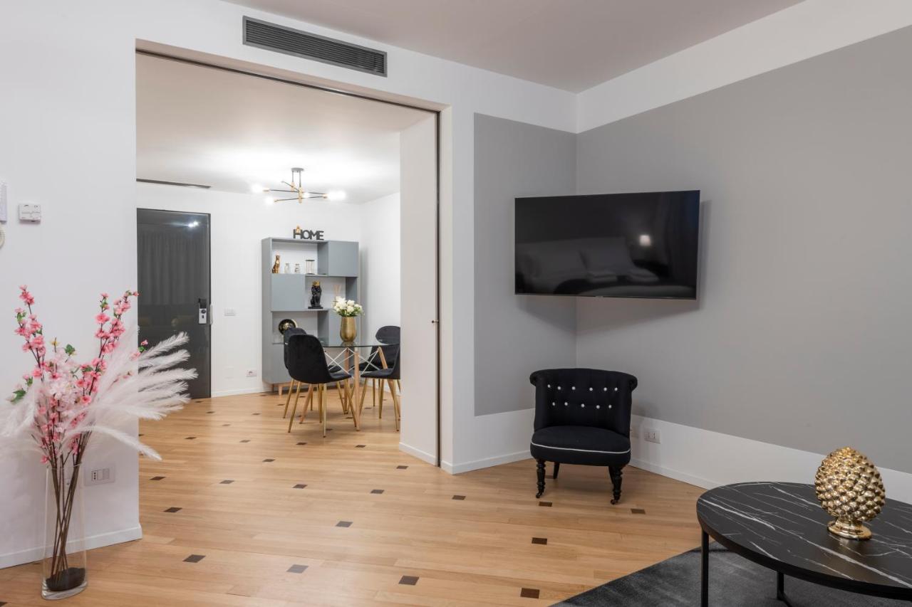 Milan Royal Suites - Centro Duomo Luaran gambar
