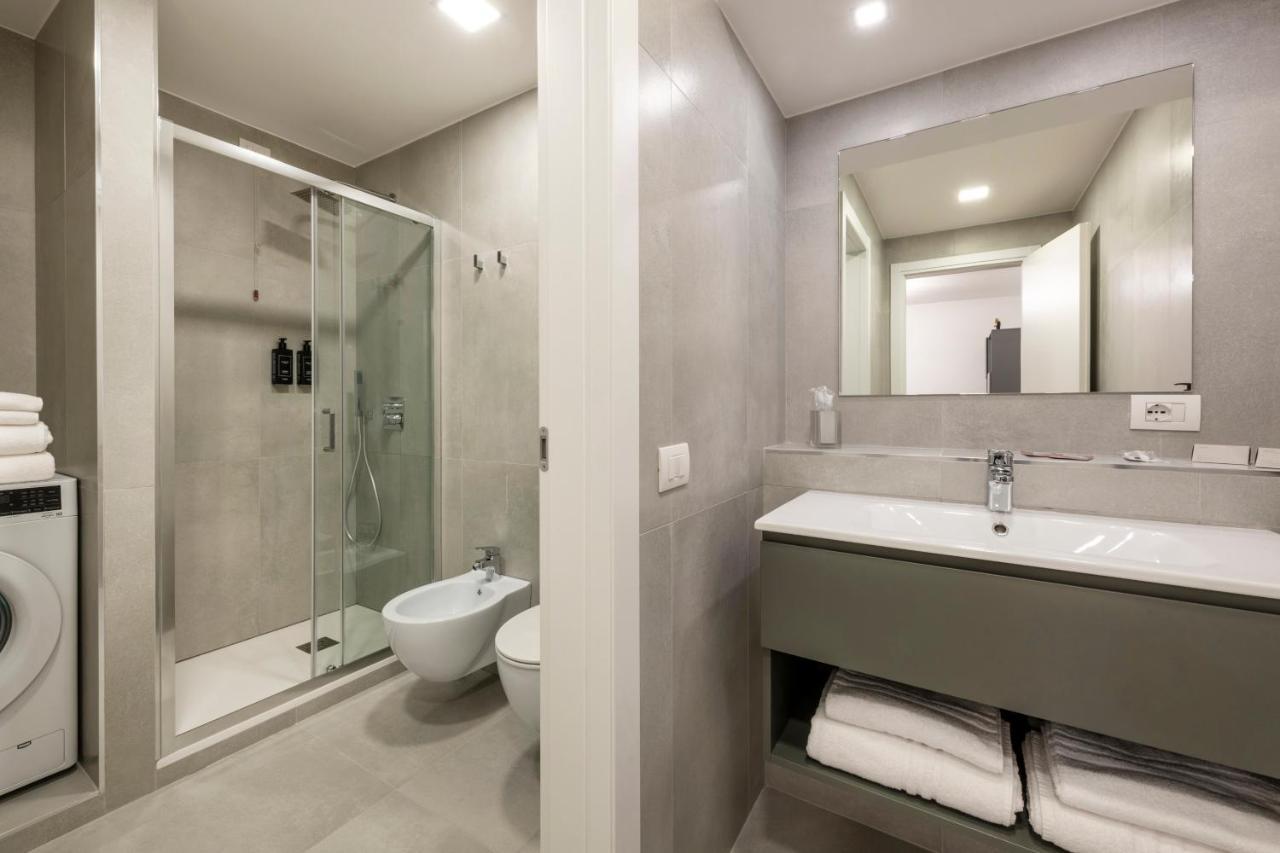 Milan Royal Suites - Centro Duomo Luaran gambar