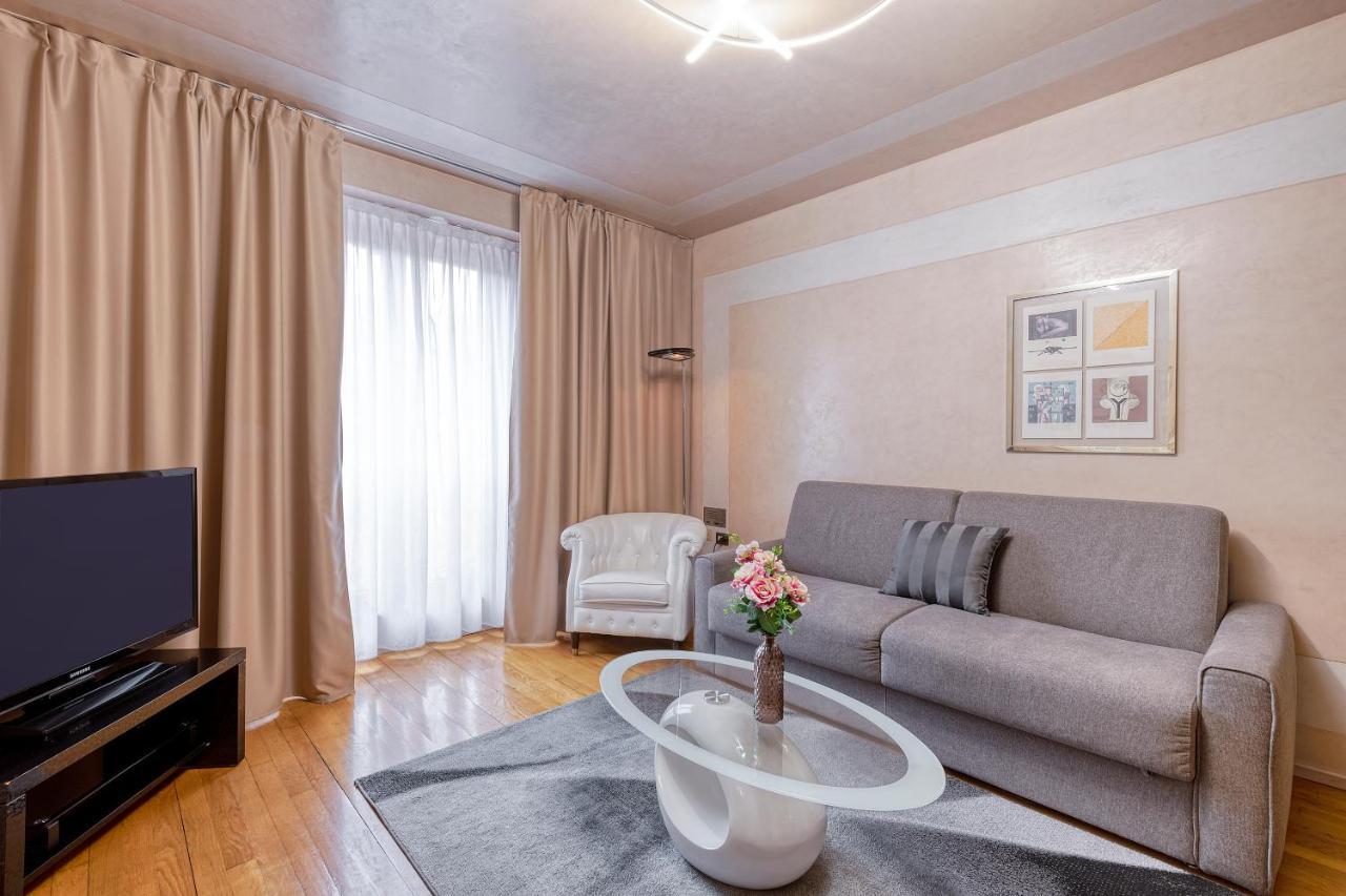 Milan Royal Suites - Centro Duomo Luaran gambar