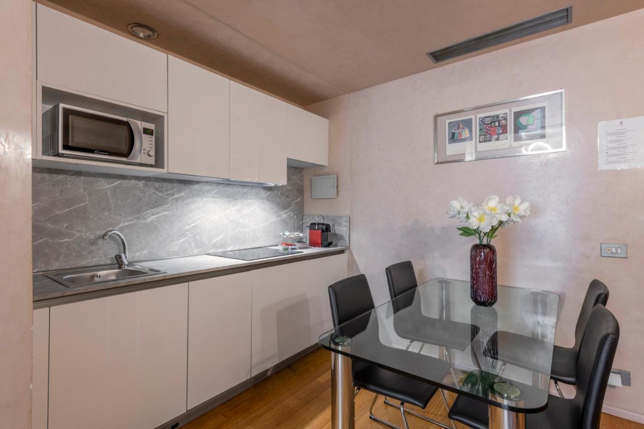 Milan Royal Suites - Centro Duomo Luaran gambar