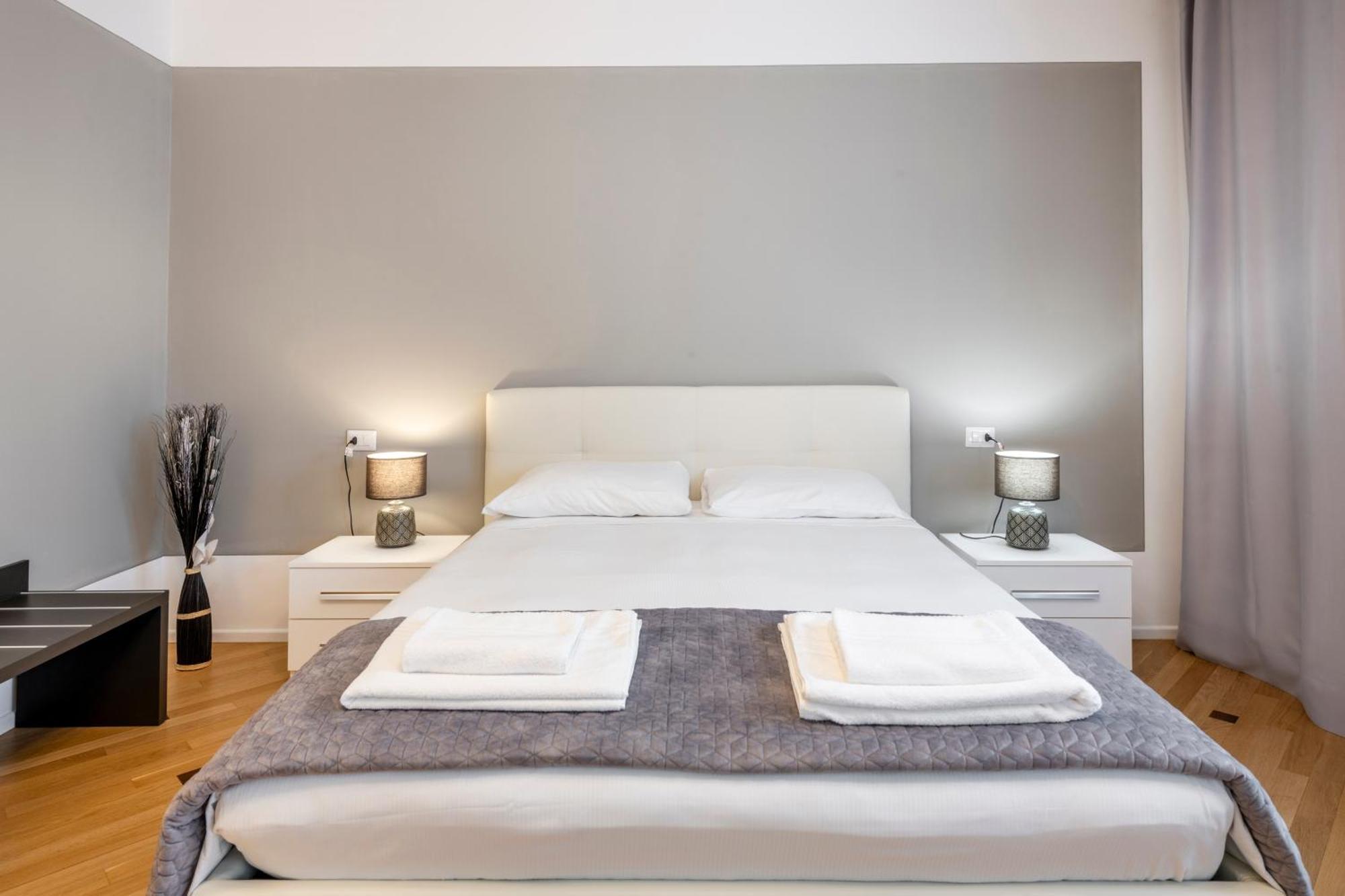 Milan Royal Suites - Centro Duomo Luaran gambar