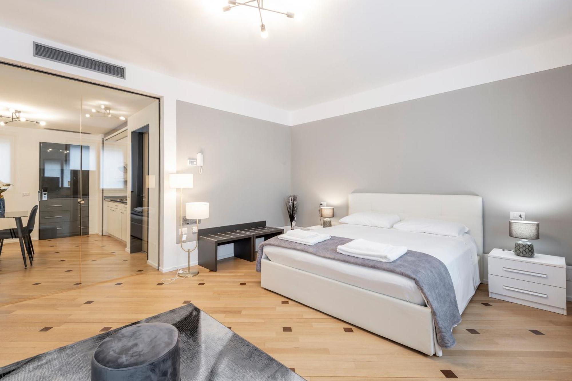 Milan Royal Suites - Centro Duomo Luaran gambar